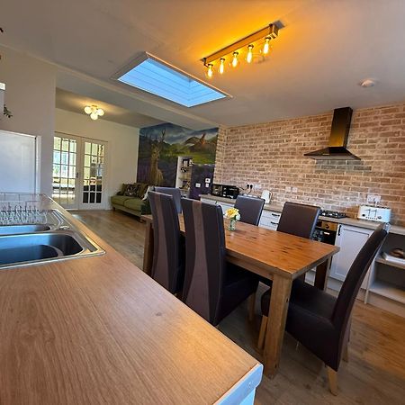 Wells Street Cottages No 26 By The River Ness อินเวอร์เนส ภายนอก รูปภาพ