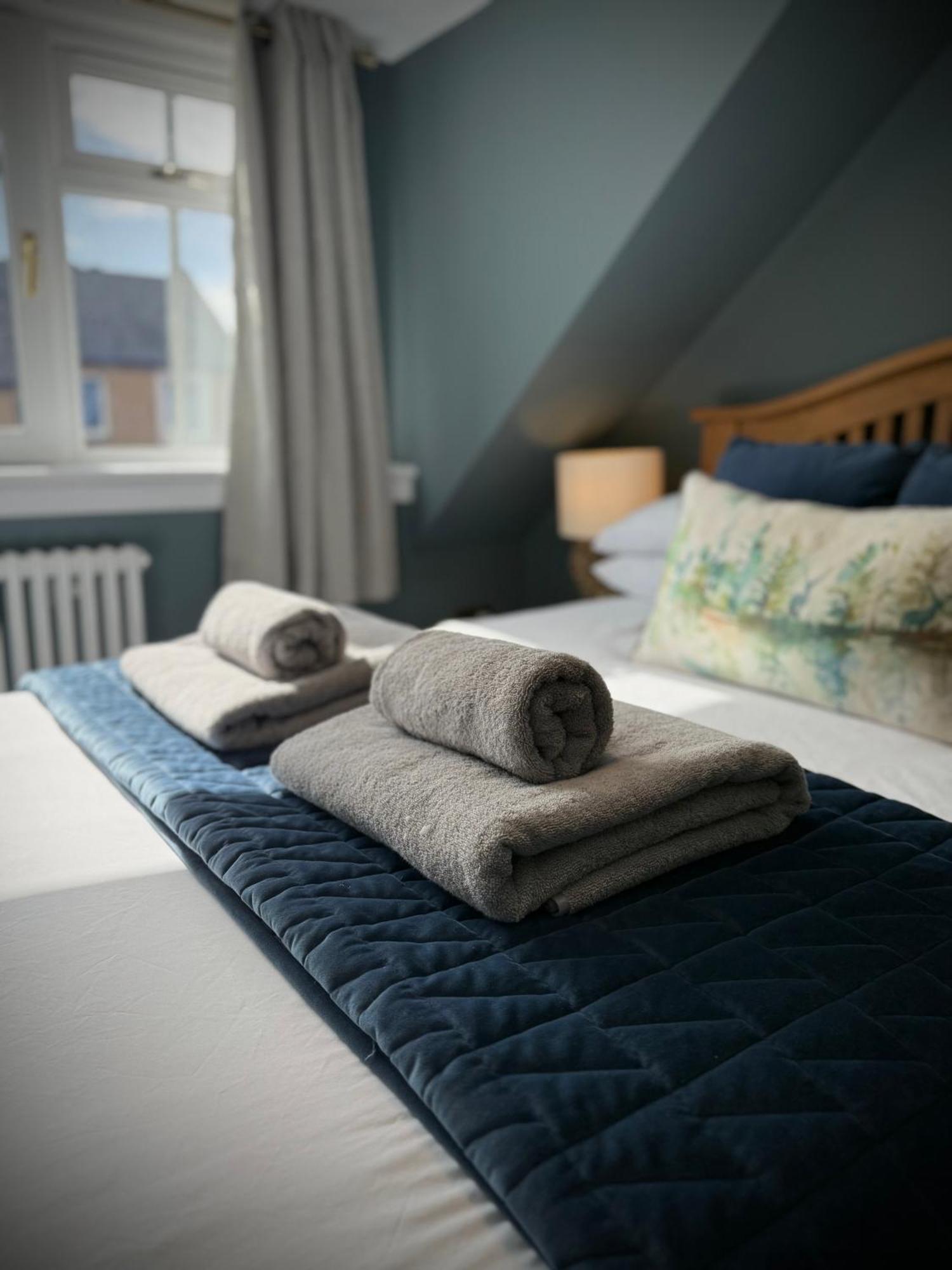 Wells Street Cottages No 26 By The River Ness อินเวอร์เนส ภายนอก รูปภาพ