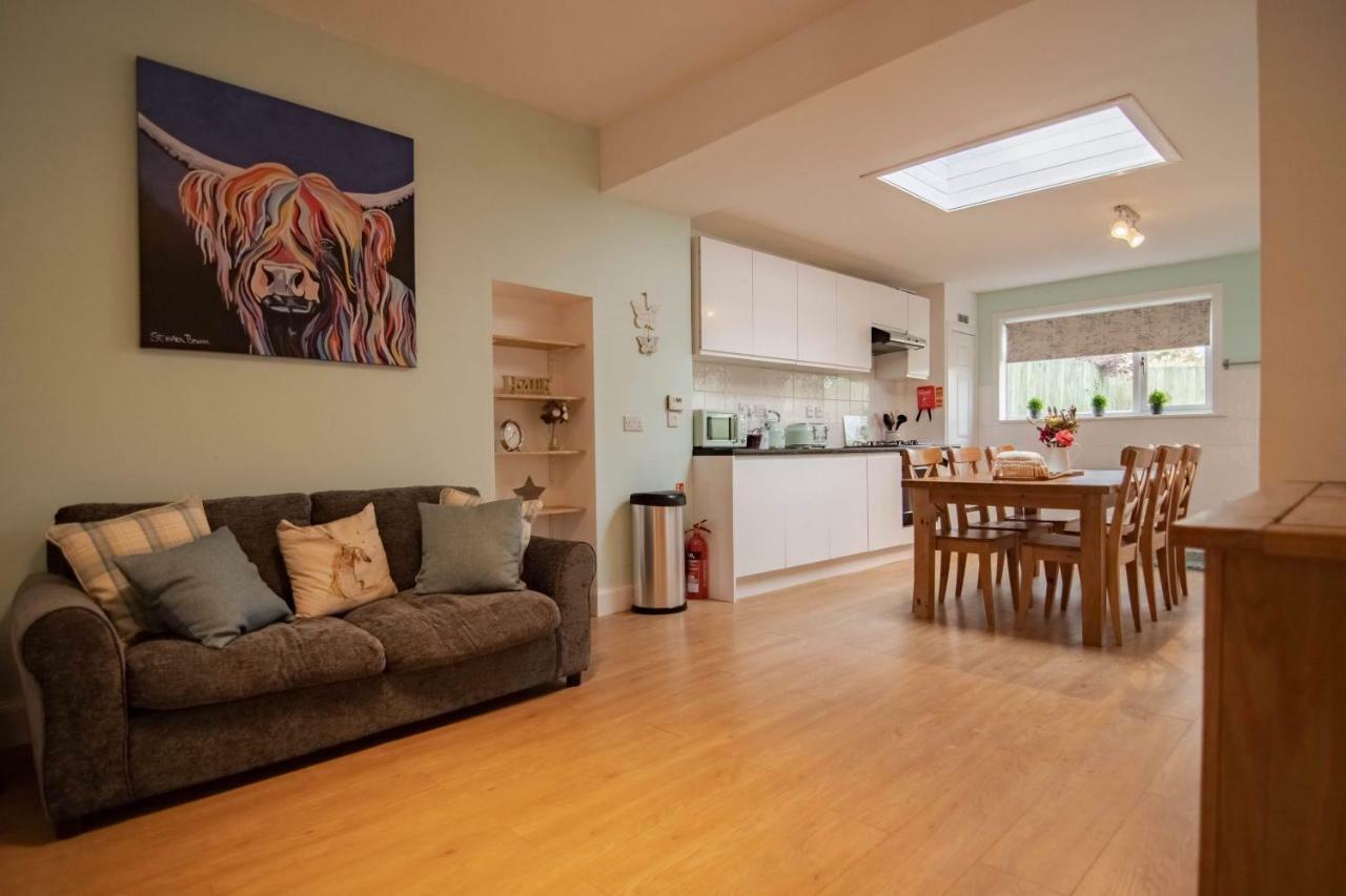 Wells Street Cottages No 26 By The River Ness อินเวอร์เนส ภายนอก รูปภาพ