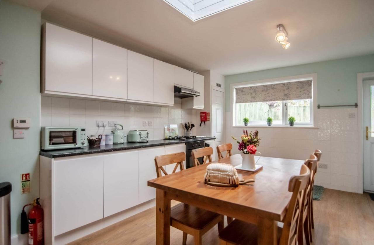 Wells Street Cottages No 26 By The River Ness อินเวอร์เนส ภายนอก รูปภาพ